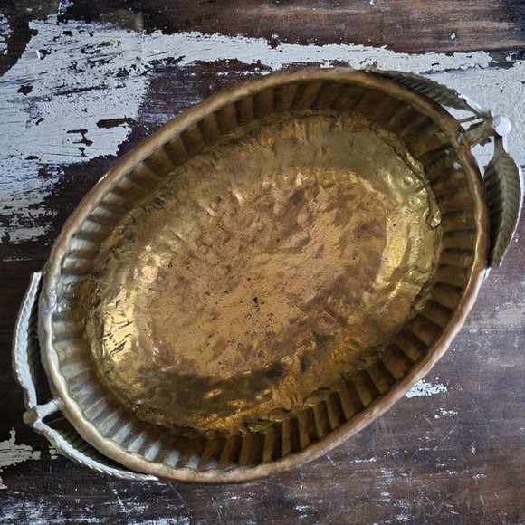 Vtg Hammered Brass Bowl / Dish with Brass Cherry Handles, Brass Planter - Picture 7 of 7